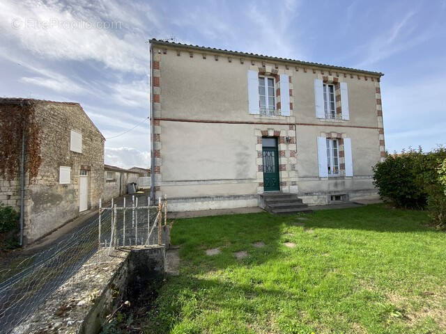 Maison à SAINT-PIERRE-LE-VIEUX