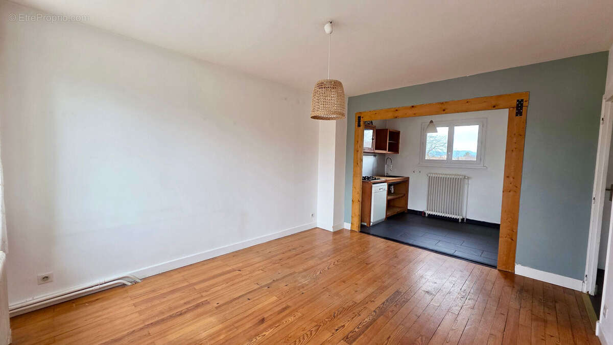 PONT-DU-CHÂTEAU / Maison individuelle de ville avec jardin, terrasse couverte et garage ! - photo 6