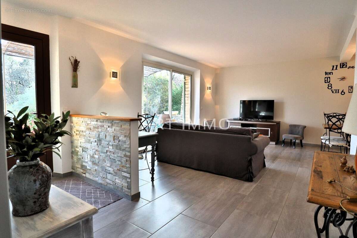 Maison à SAINT-SATURNIN-LES-APT