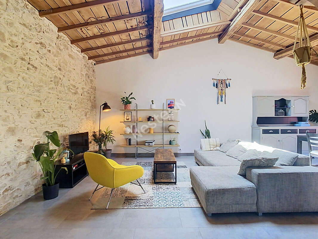 Maison à vendre à Vallet à 1min des commodités, à 1min de l'axe Nantes-Cholet, à 30min de l'aéroport de Nantes atlantique, à 5mi - photo 2