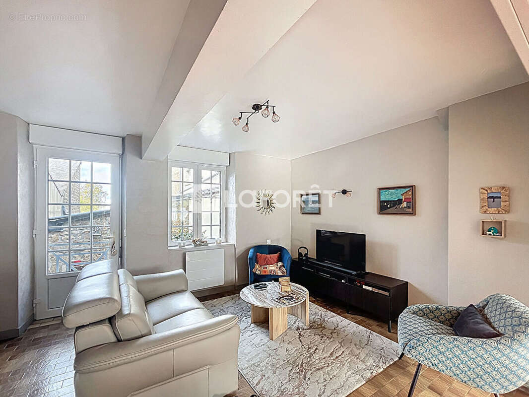 Maison à SAINT-BOMER-LES-FORGES