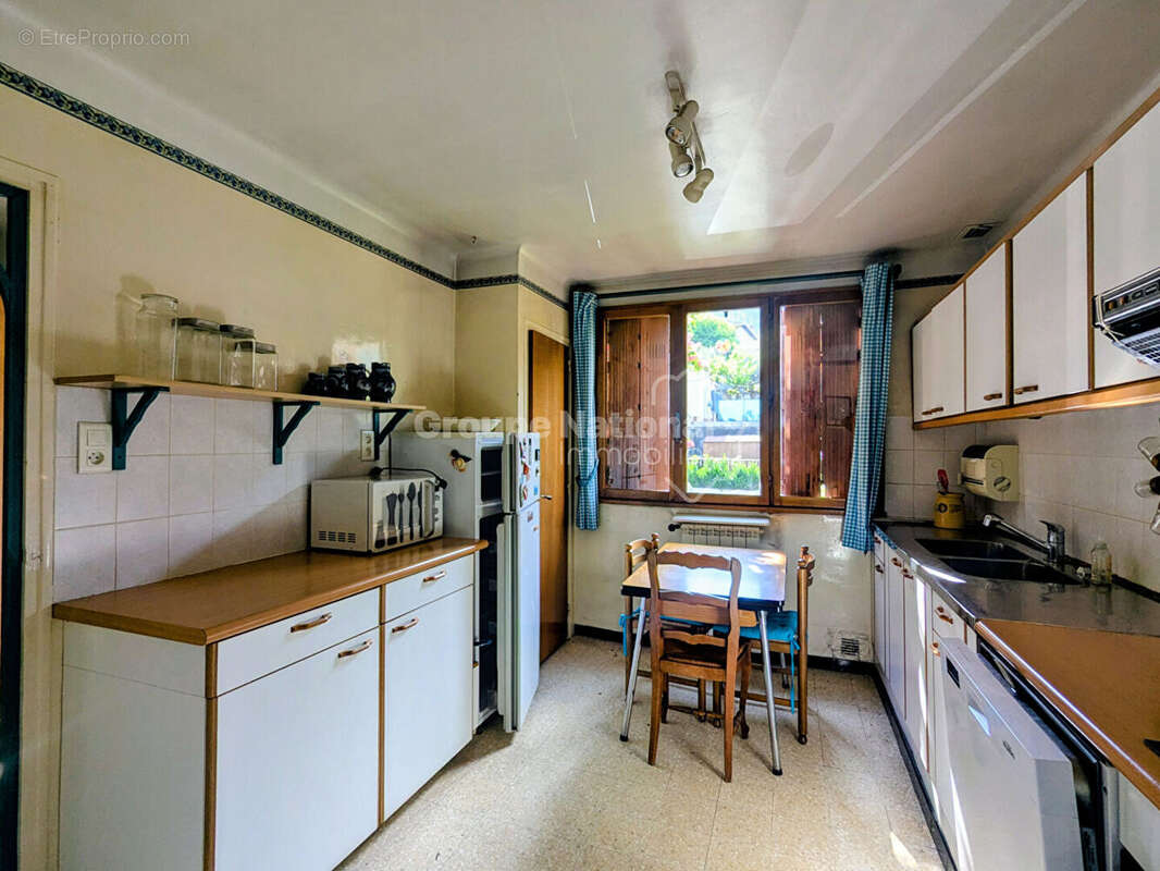 Exclusivite - toulon ouest - villa t6 - terrain de 980 m² - garage/ sous- sol de 80 m² - combles amenageables - photo 5