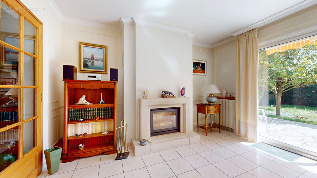 Maison à SAINTE-GENEVIEVE-DES-BOIS