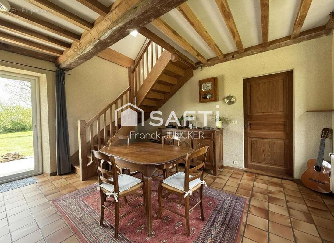Maison 170 m² à Saint-Paul-Du-Vernay  - photo 3