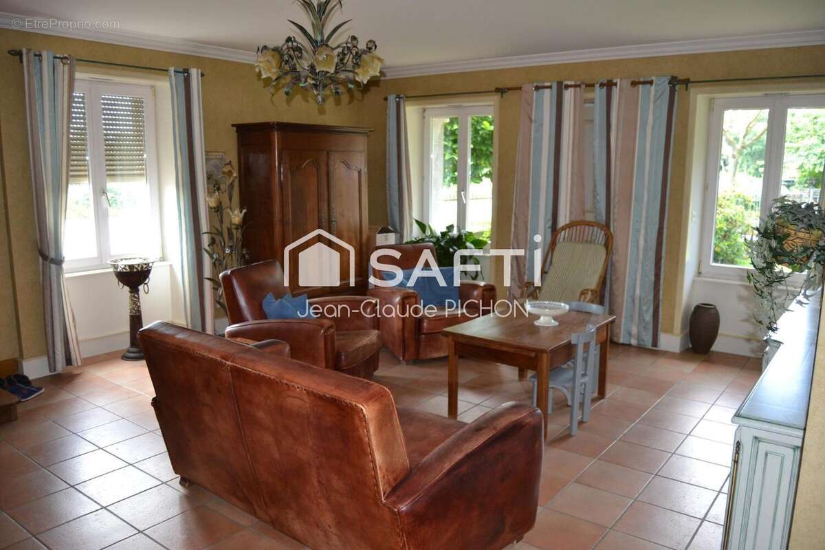 Photo 7 - Maison à AMBRIERES-LES-VALLEES