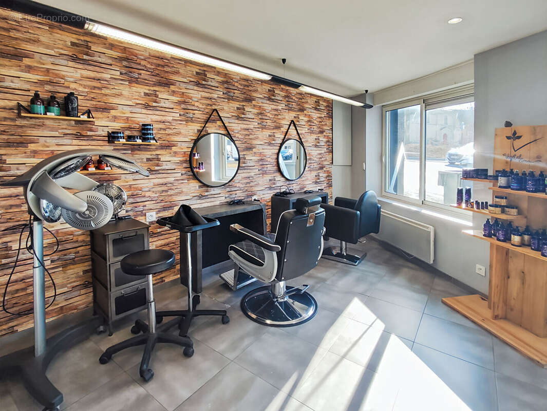 Commerce à MONTREVAULT