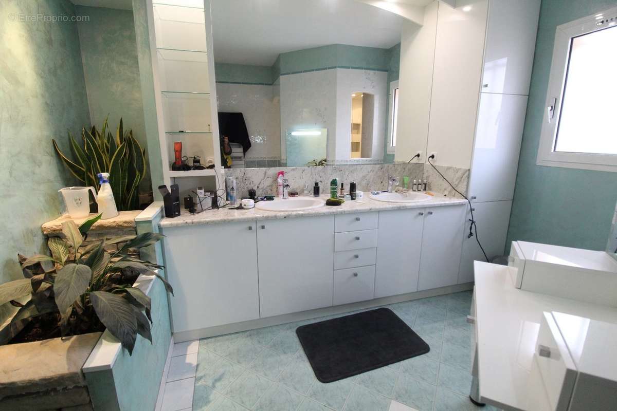 Maison à VILLENEUVE-LES-BEZIERS