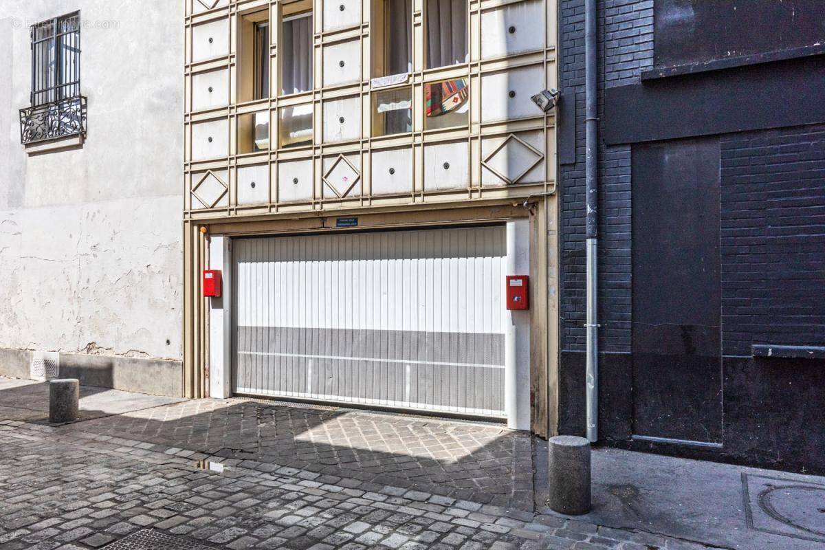 Parking à PARIS-11E