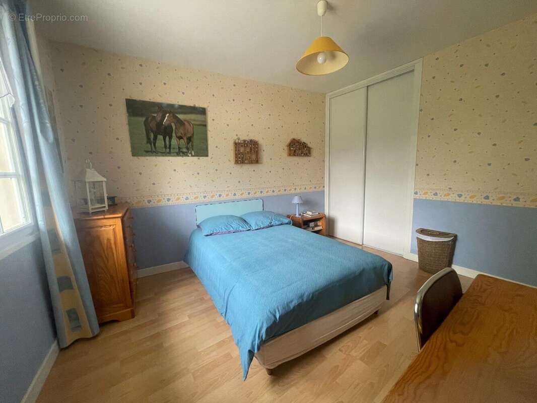 Maison à SAINT-GENES-CHAMPANELLE