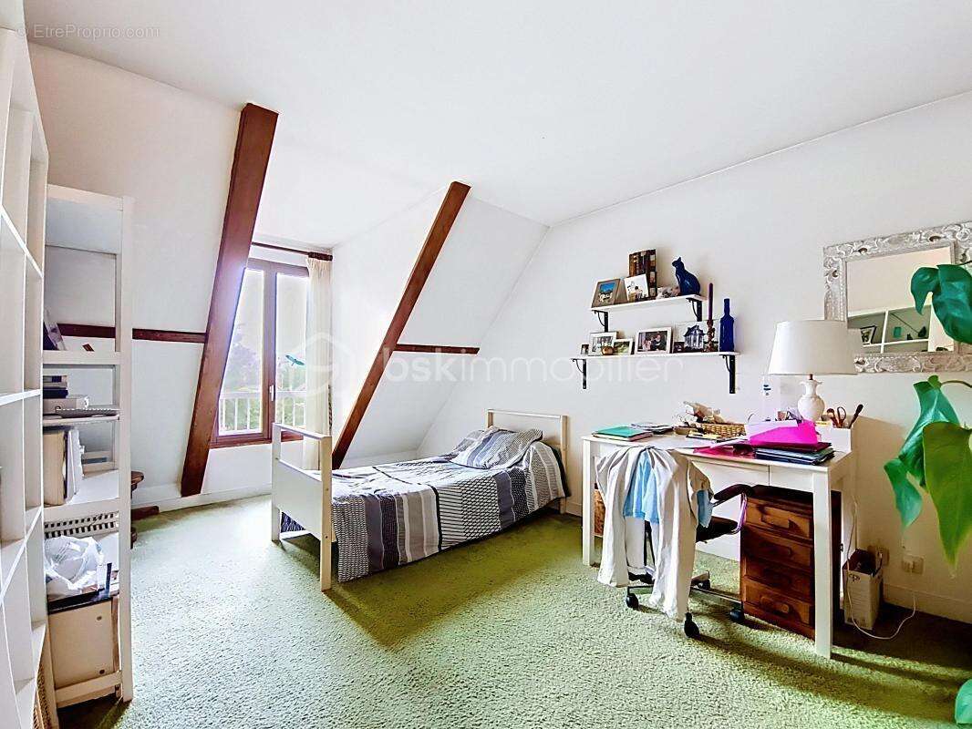 Maison sur la commune de Chatou - photo 13