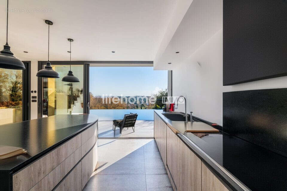 Maison à TOURRETTES-SUR-LOUP