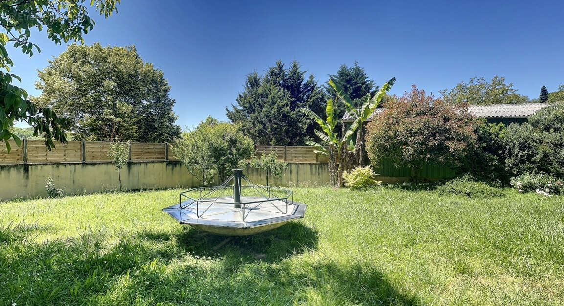 Maison à SAINT-CHAMASSY