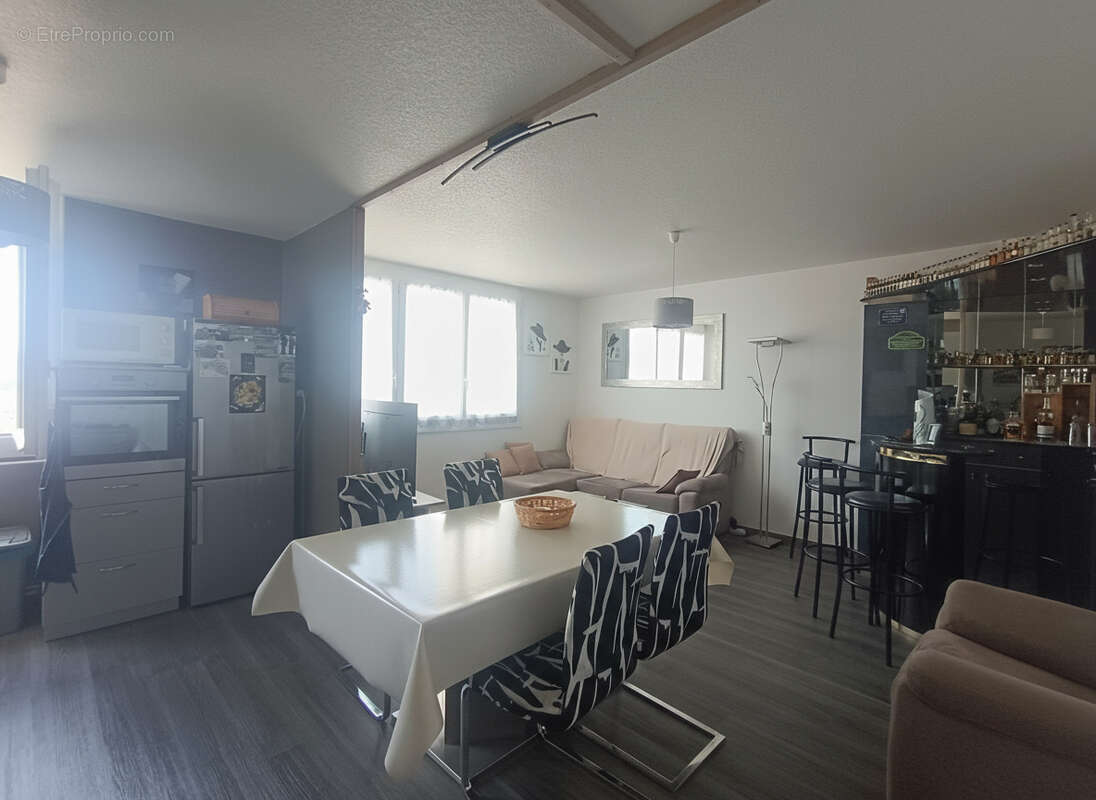 Appartement à LE CHAMBON-FEUGEROLLES