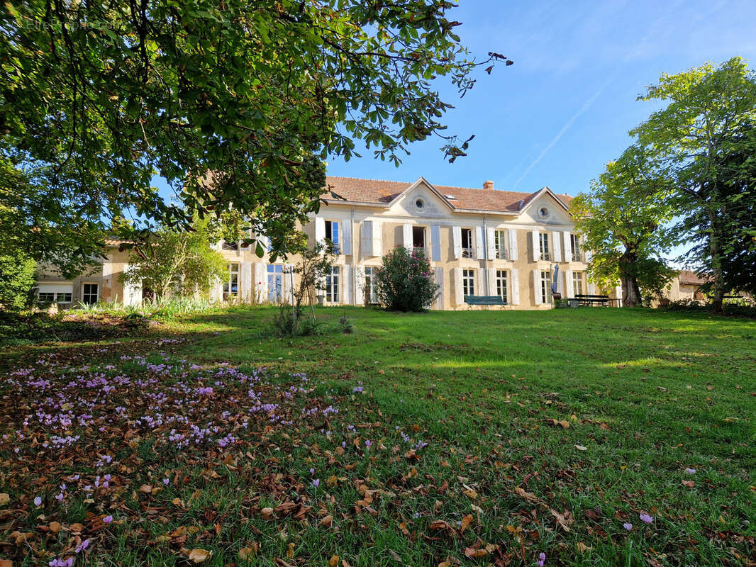 Maison à MONTBRON