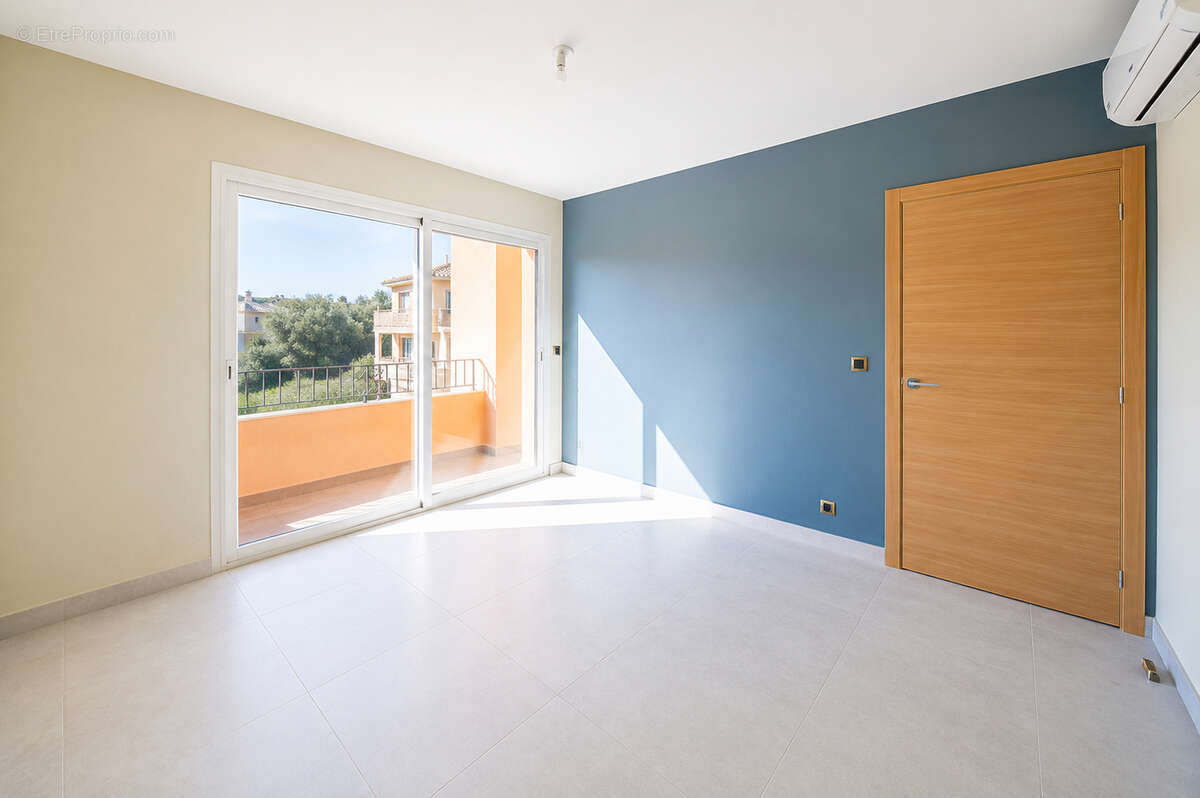 Saint-florent : appartement t3  - 77m² - au coeur de saint florent avec garage - photo 4