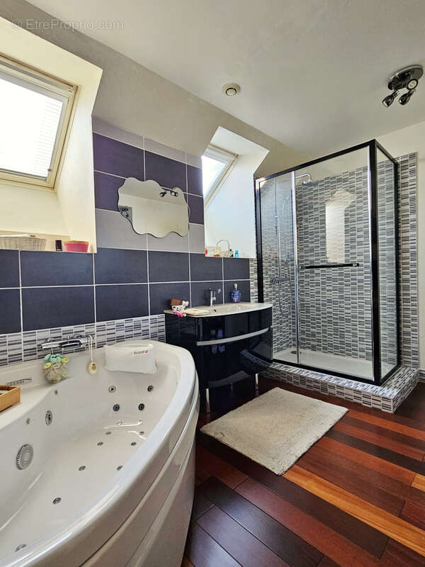 Maison à MANDRES-LES-ROSES