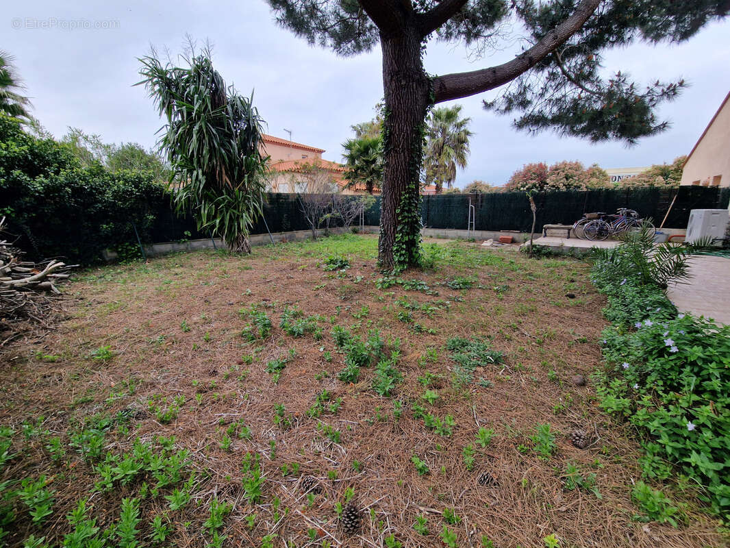 Maison à SAINT-LAURENT-DE-LA-SALANQUE