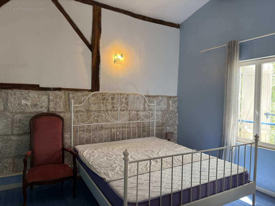 Maison à LA ROCHE-CHALAIS