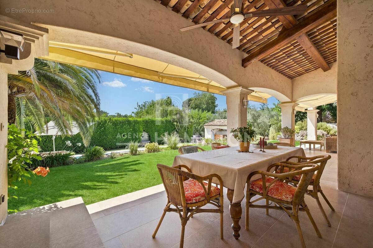 Magnifique villa de plain-pied avec piscine proche de Valbonne - photo 2