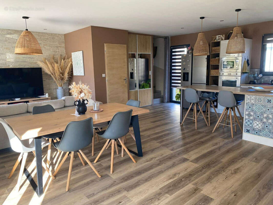 Maison à BELLEGARDE