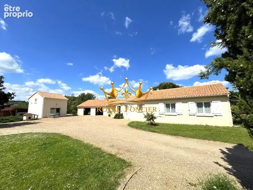 Façade avant avec studio 