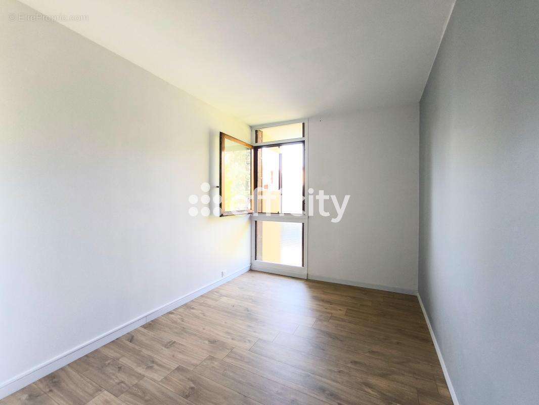Appartement à BRIE-COMTE-ROBERT