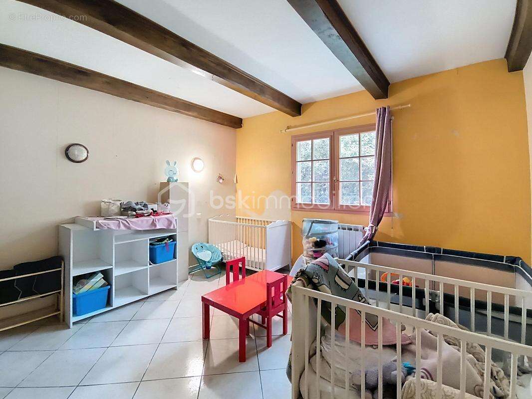 Grande maison familiale de 287 m² avec jardin, piscine et garage – Bédarieux - photo 12