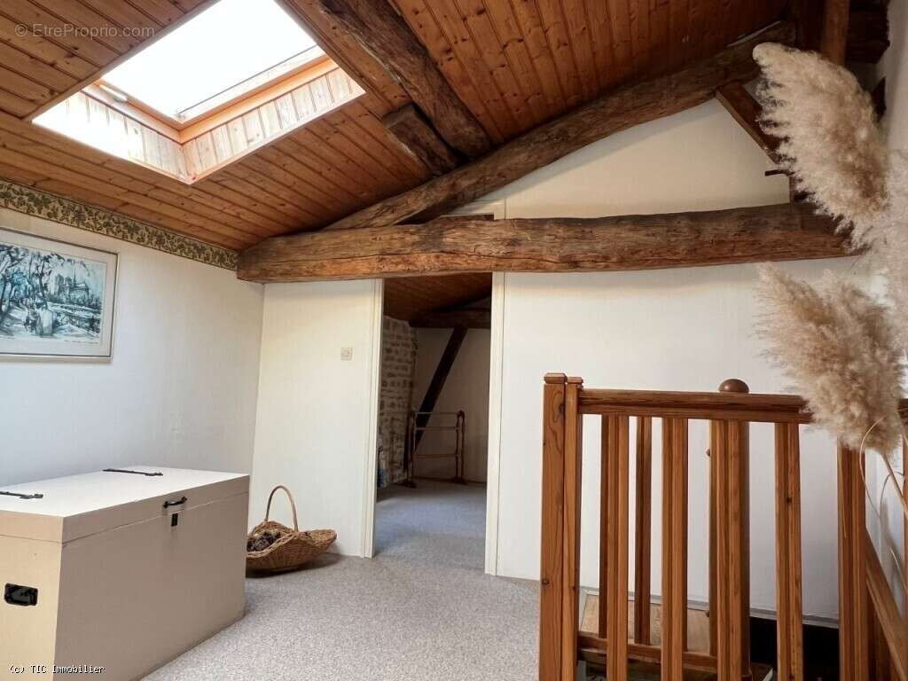 Charmante Maison en Pierre dans un Village Tranquille – Idéale comme Résidence Secondaire - photo 17