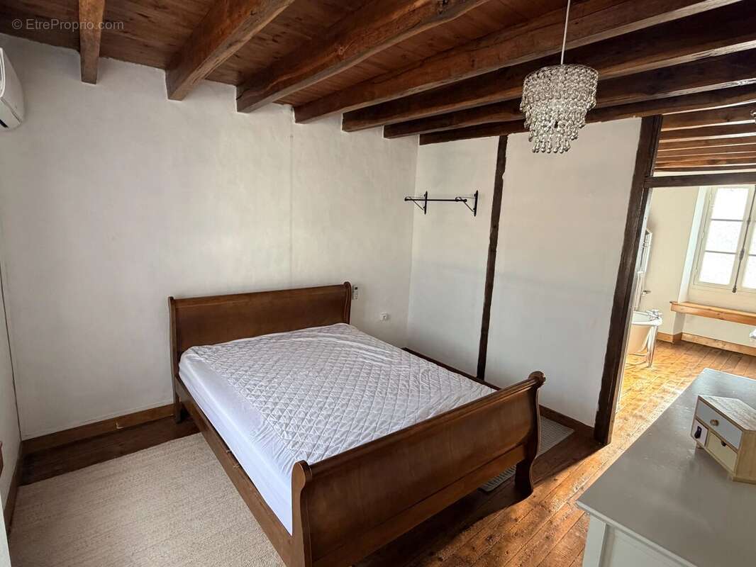 Maison à SAINT-LEGER-MAGNAZEIX