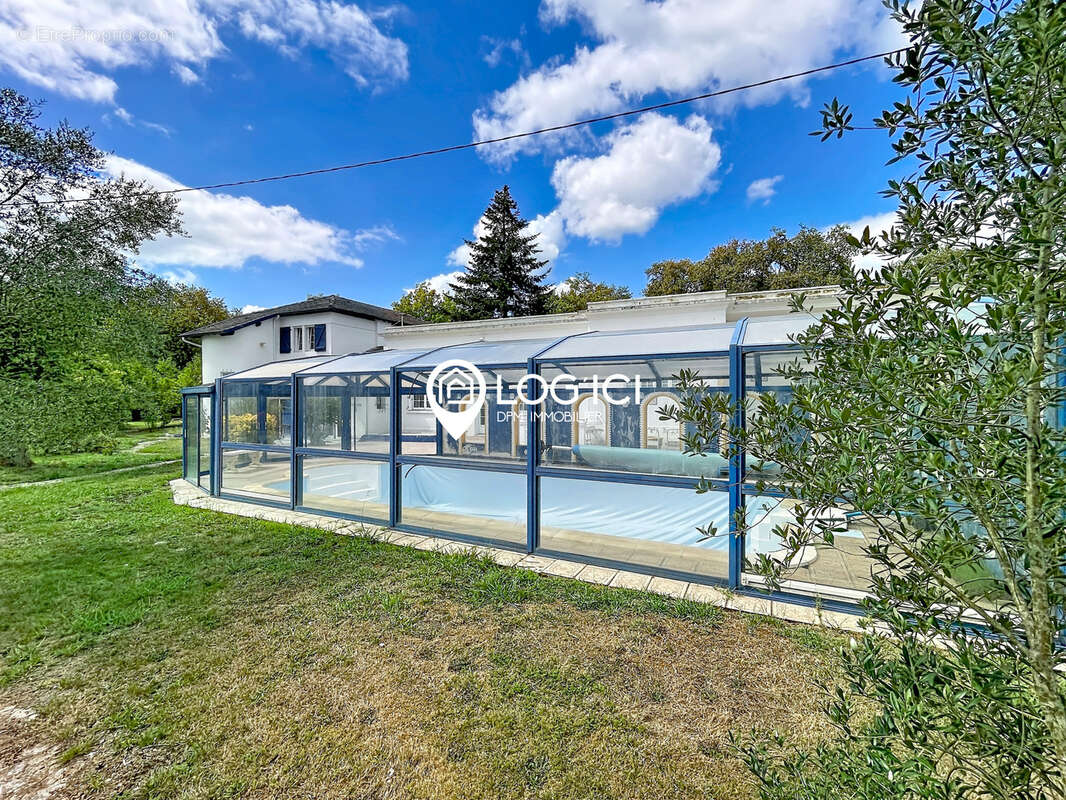 Propriété d'exception + Ateliers, Bureaux et Garages - photo 3