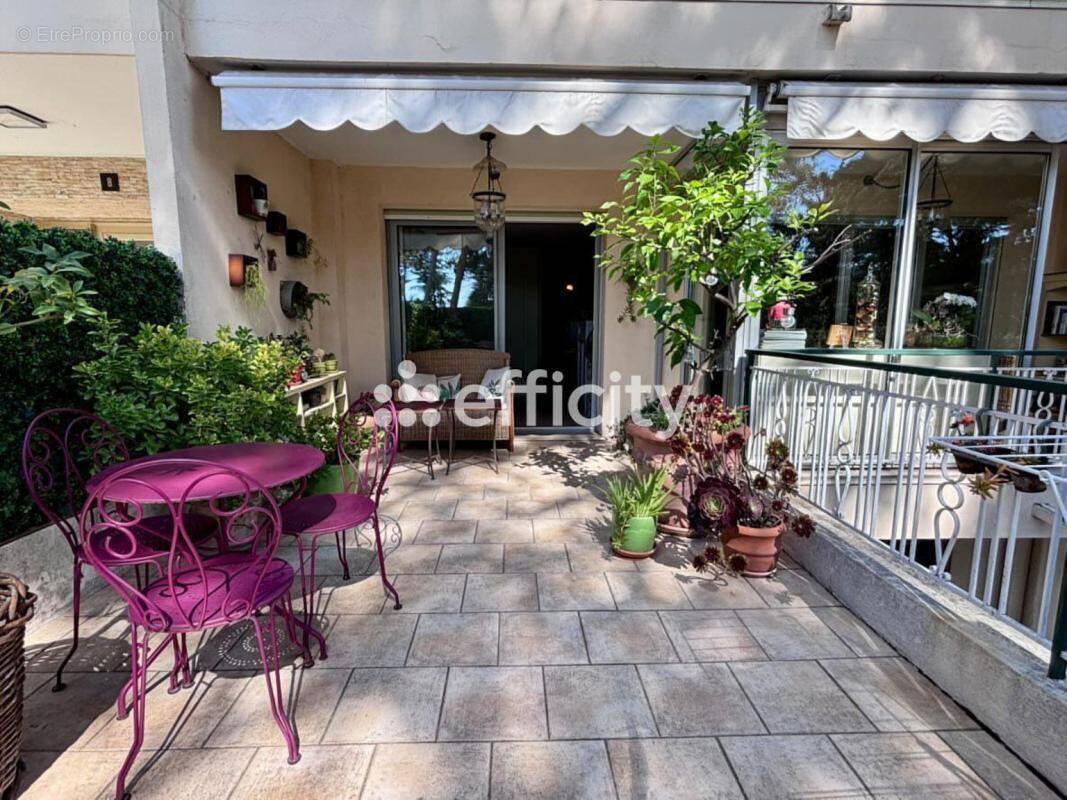 Appartement à LE CANNET