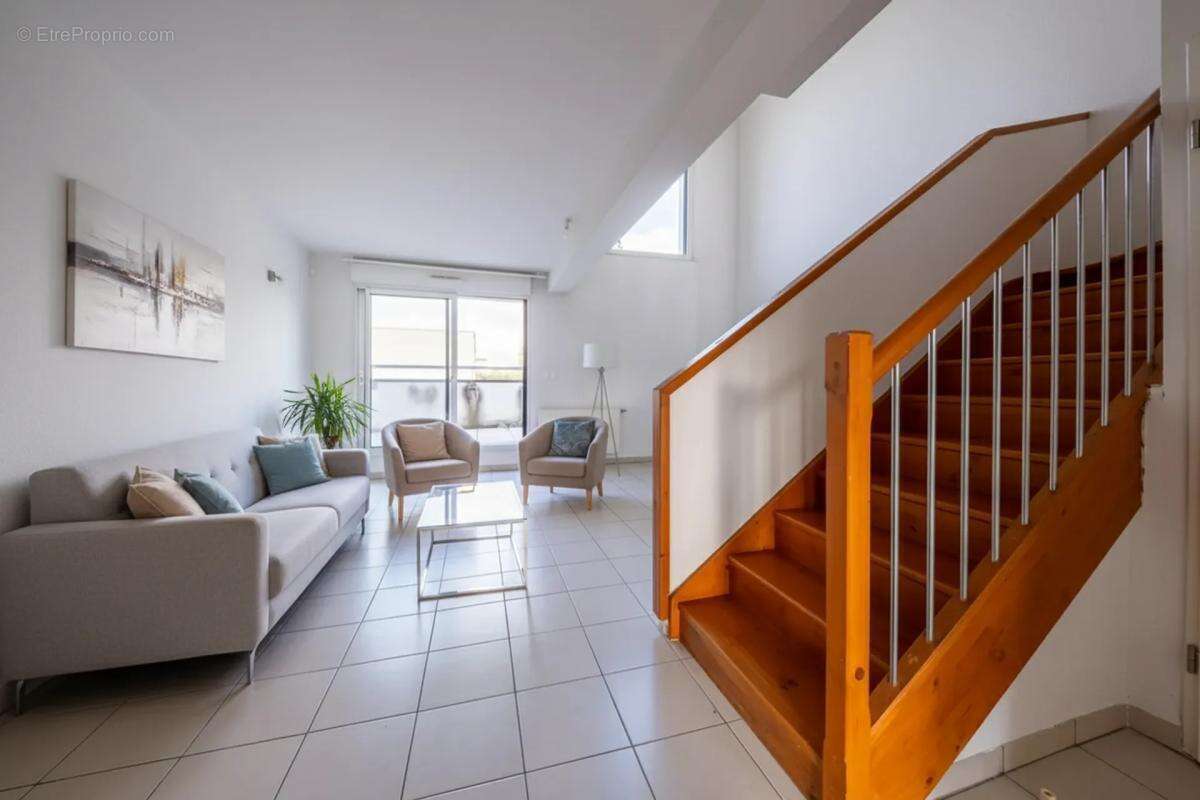 Appartement à BEAUZELLE