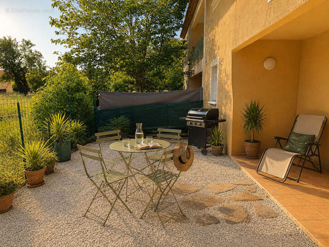 Maison Bouchet - 4 pièces - 93m² avec garage, parking privé et cour - photo 2