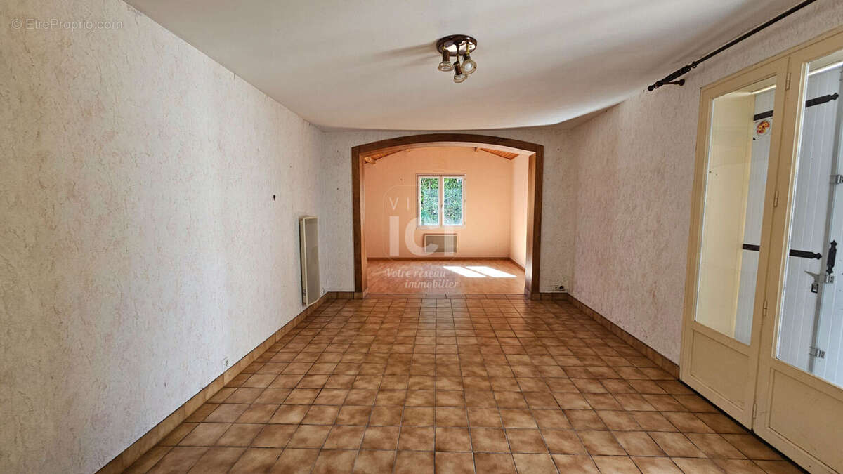 Centre de THARON Maison à rénover idéale en secondaire - photo 3