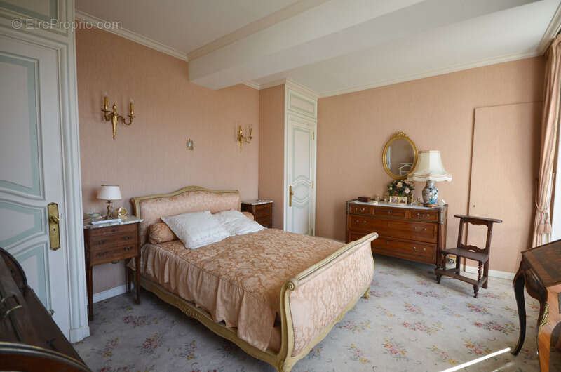 CHATEAU THIERRY (02)  centre, à vendre grande maison bourgeoise de 400 m2 habitables avec bâtiment de 800 m2 - photo 10