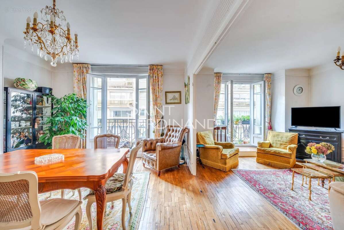 Appartement à NEUILLY-SUR-SEINE