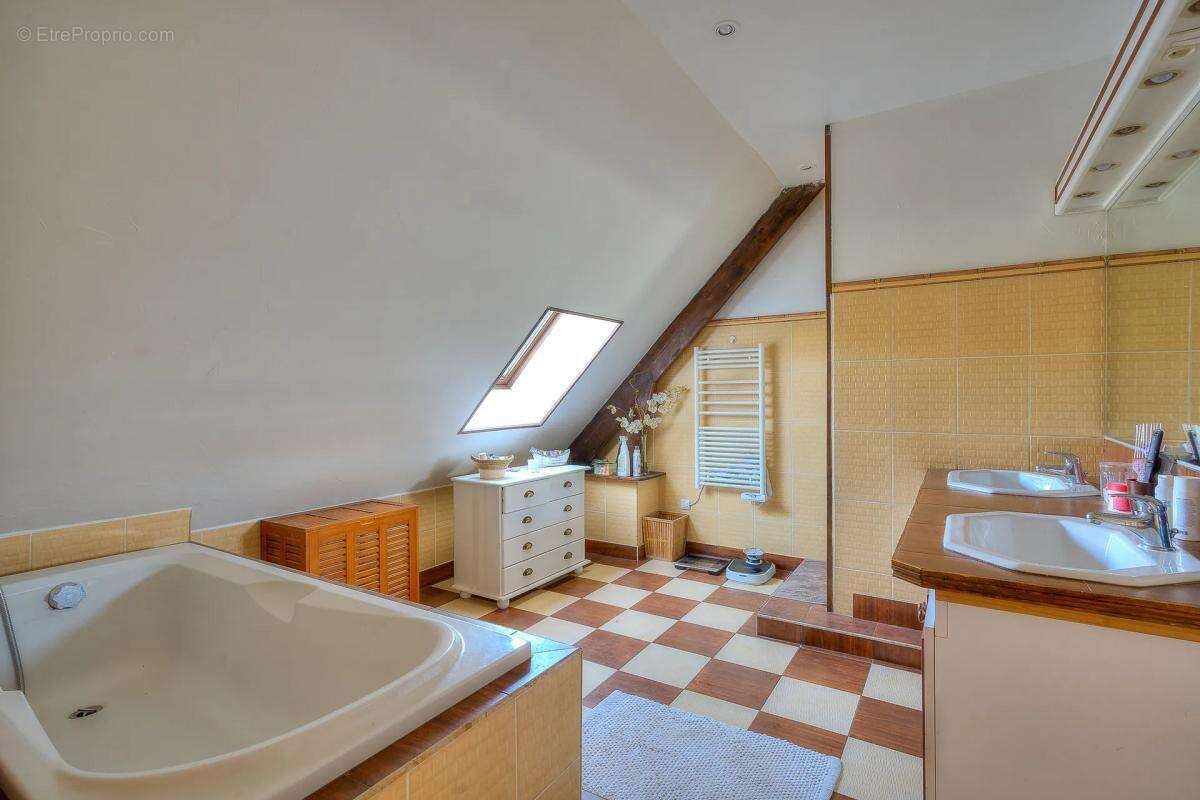 Maison à VILLECRESNES