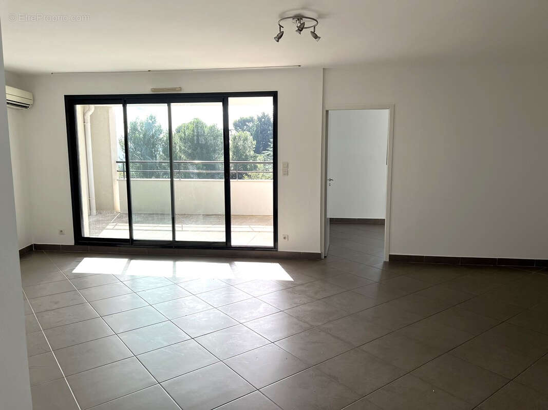 Appartement à VILLENEUVE-LES-AVIGNON