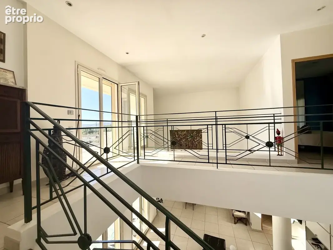 Villa d'architecte 202m2 + dépendances - Parc arboré de 2512m2 - Piscine Allauxch - photo 8