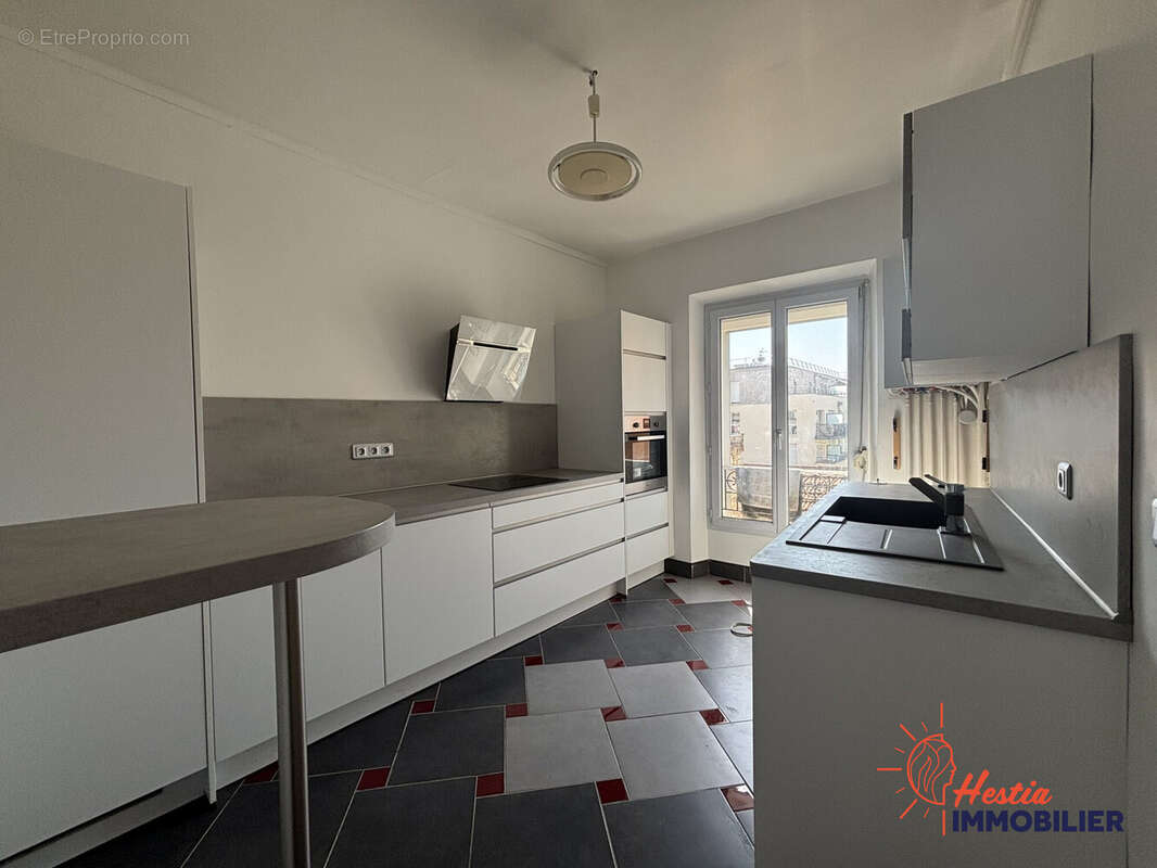 Appartement 75 m² à Reims  - photo 3