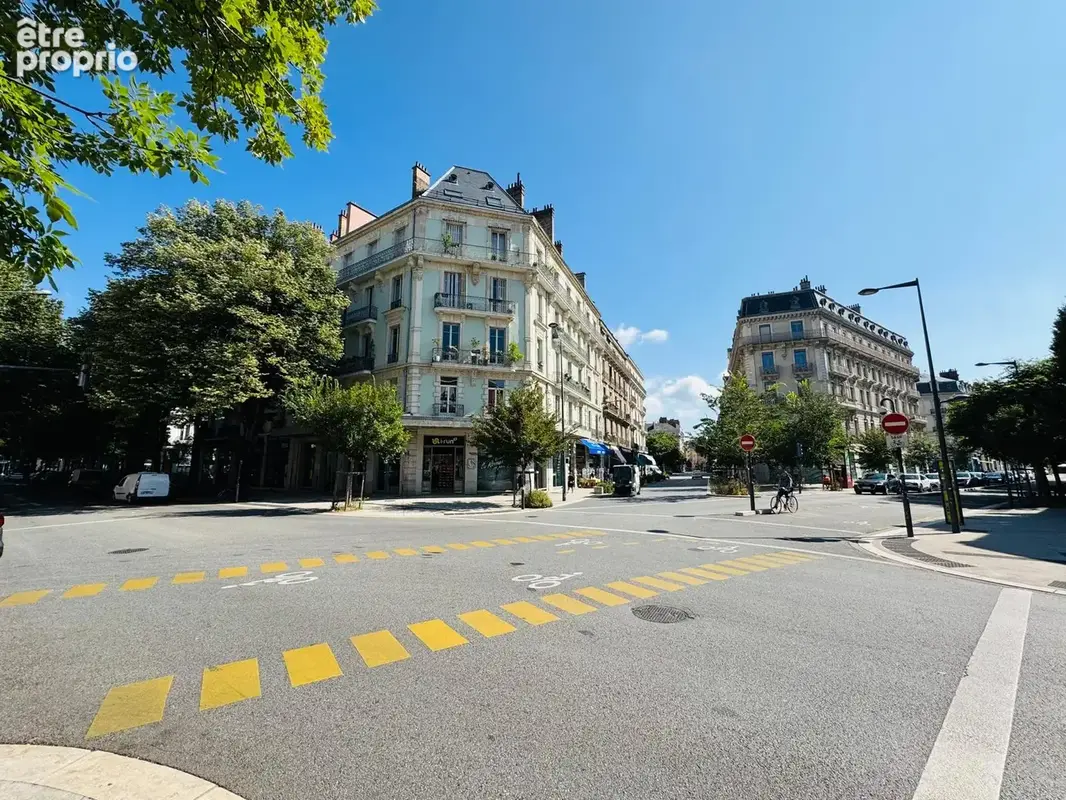 Grenoble Champollion /  Victor Hugo t2 58 m2 - photo 5