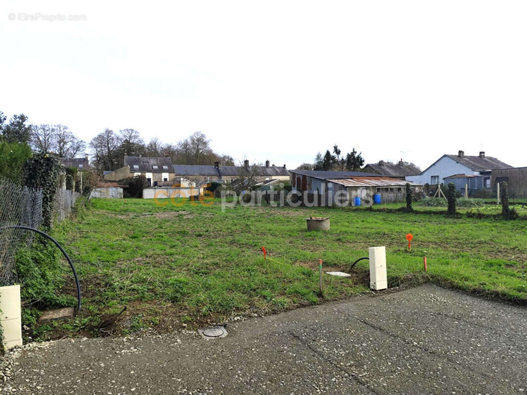 Terrain à LE VAL-SAINT-PERE
