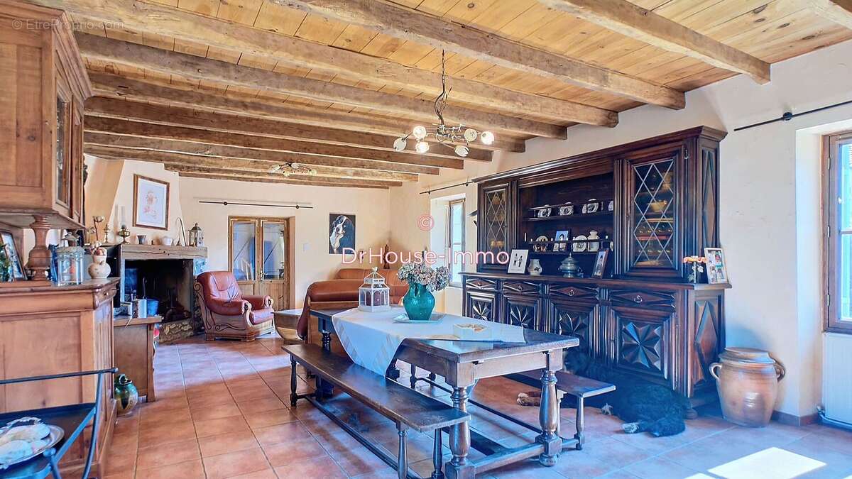Maison à COURSAC