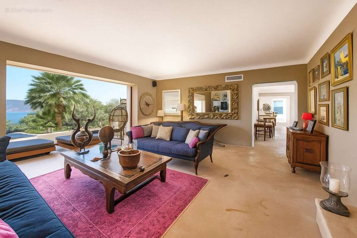 Maison à BORMES-LES-MIMOSAS