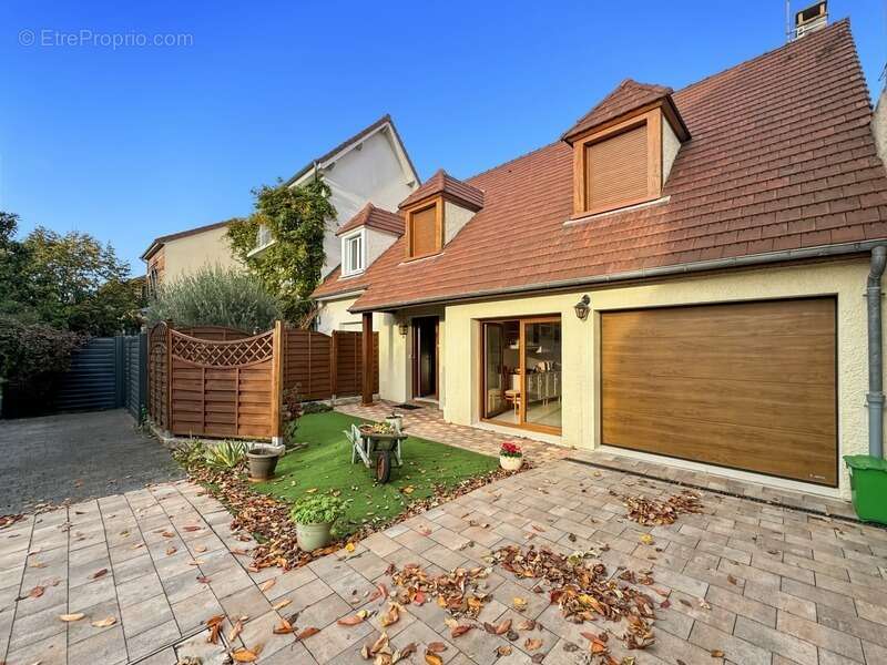 Maison à COURBEVOIE