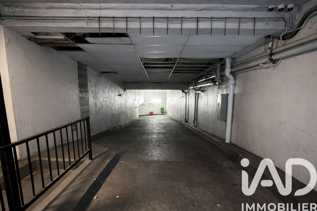 Photo 2 - Parking à PARIS-19E