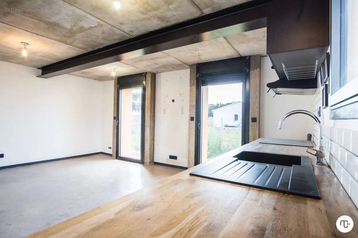 Appartement à POURRIERES