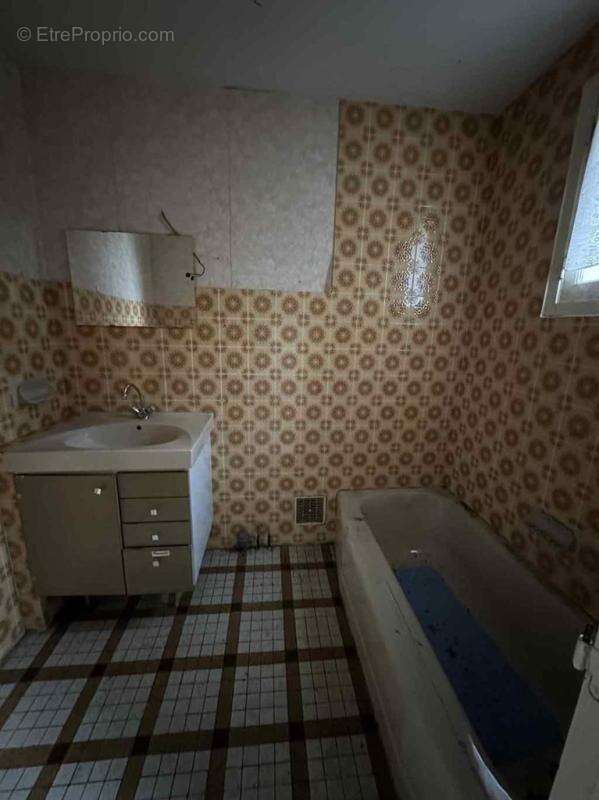 Maison à SAINT-COSME-EN-VAIRAIS