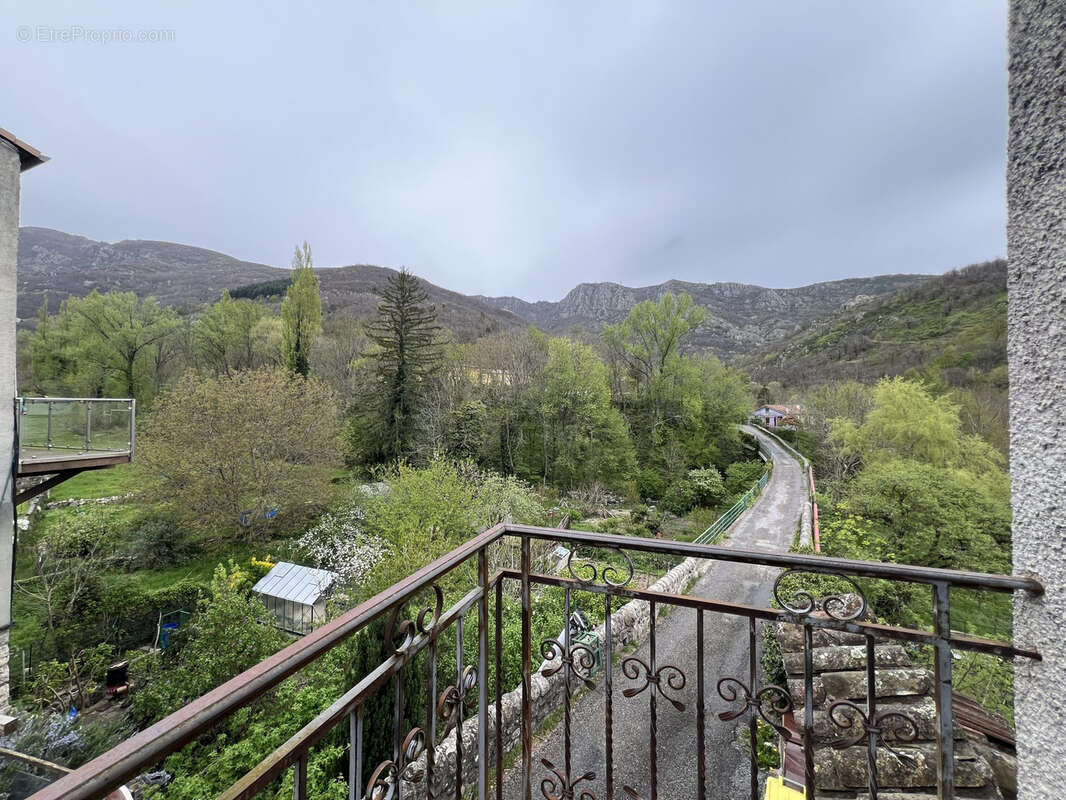 Appartement à MONTPEZAT-SOUS-BAUZON