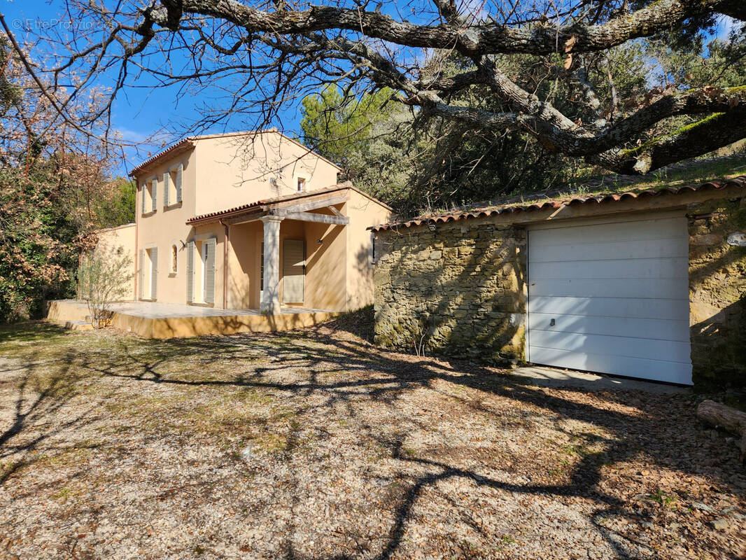 Maison à MERINDOL-LES-OLIVIERS